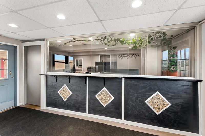 ABVI_MarionOH_Lobby_Front Desk_Entrance - 723B5394-92F1-41DE-BB9EDCB13CF73E86