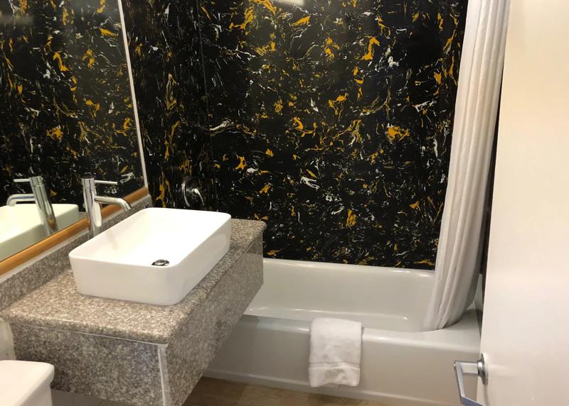 ABVI_VisaliaCA_GuestRooms_Bathroom - 72551D77-C0FC-434D-8762BB7E1DC5FCC9