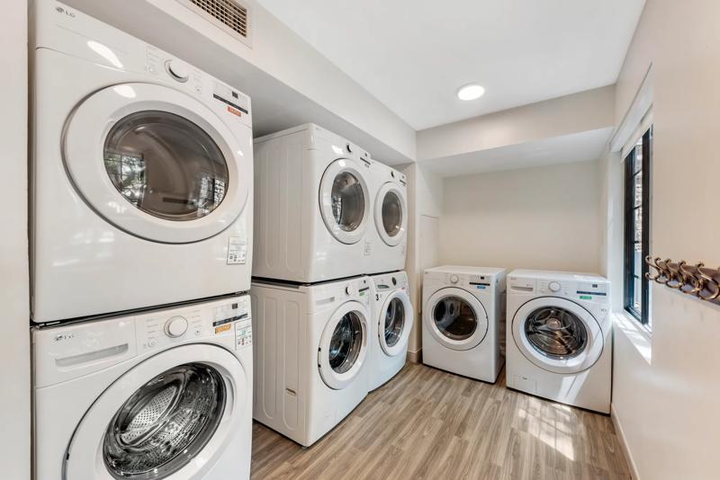 SES_AustinTheDomainArea_Laundry-1 - 72D9C43E-760C-439E-B850829A1947DAD1