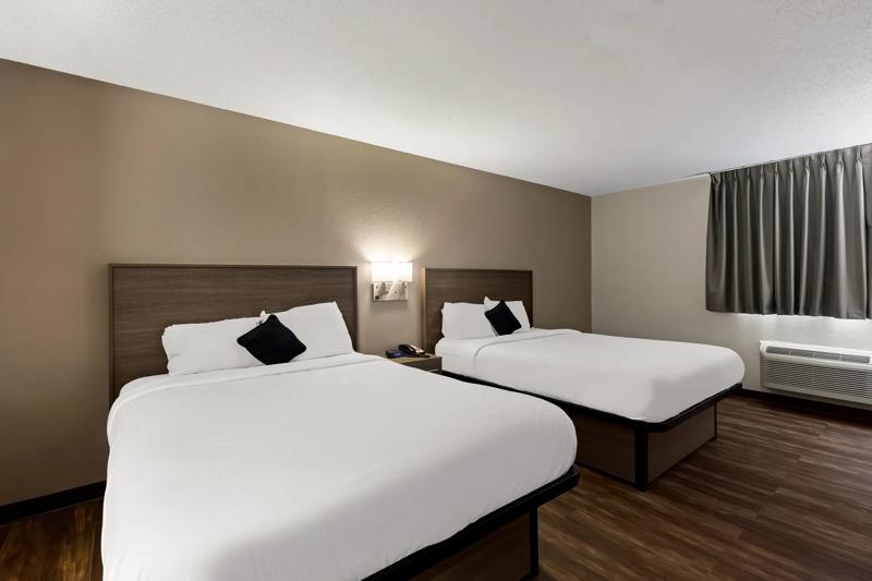 RLIS_Caseyville_Guest Room - 73E81D0C-6123-4573-AC2BCE5D4E2CEA89