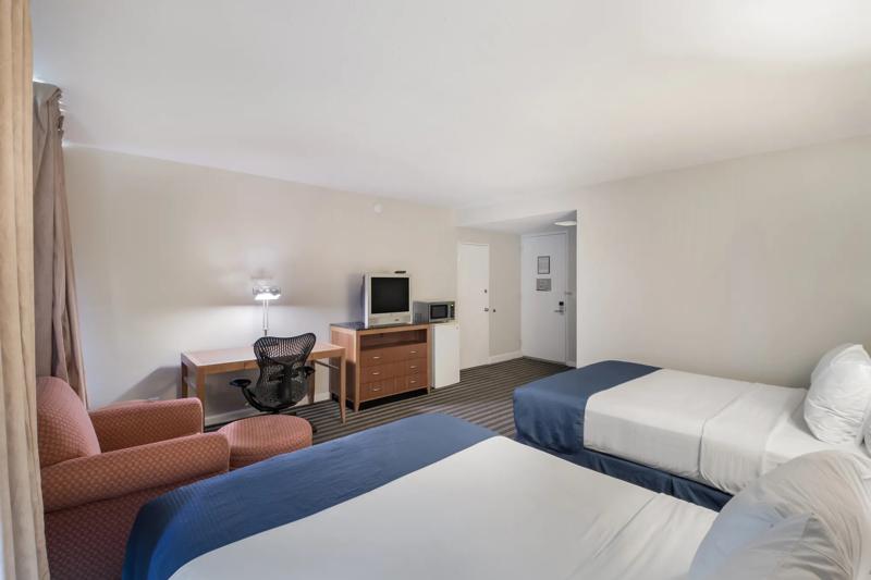 ABVI_PaintedPostNY_GuestRooms_Two Queens_Room Amenities - 746D9E1D-664B-44B6-9DC72D4ABE70A9DF