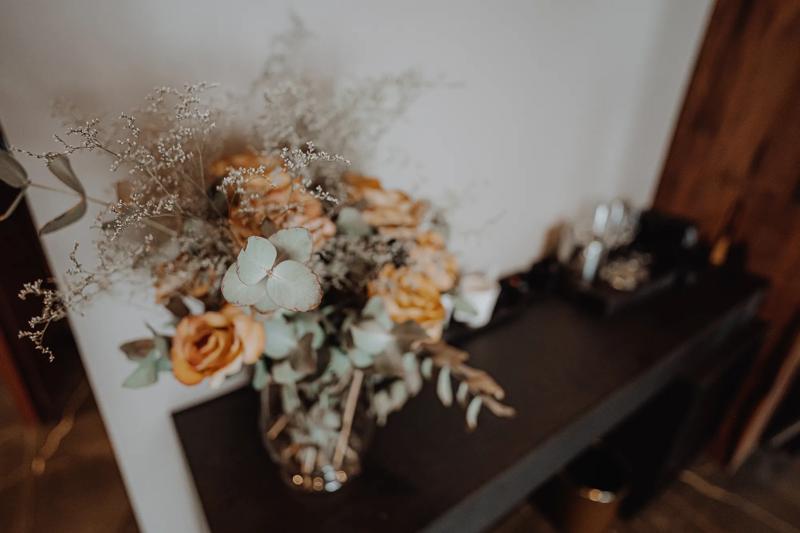 A close up of the flowers in the Presidential Suite