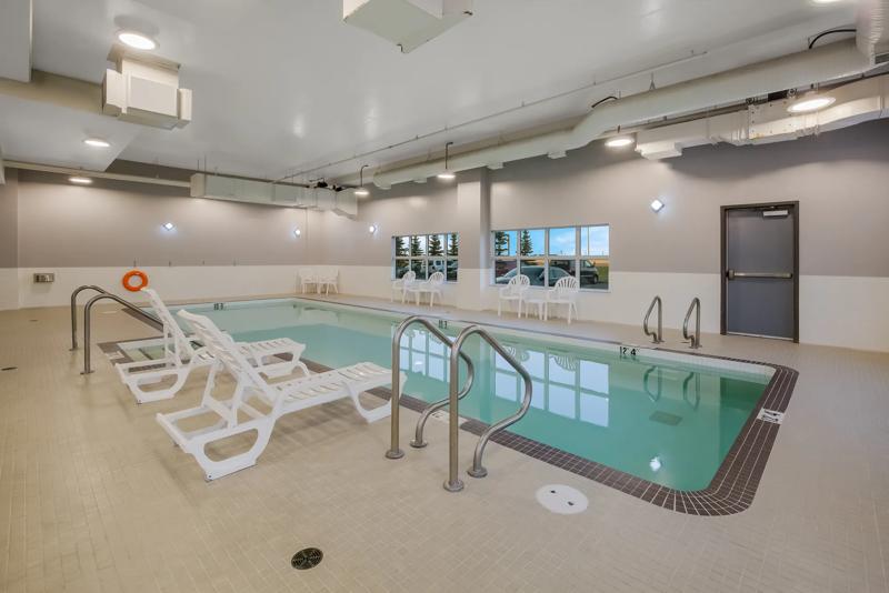 Mod_Hotel11_Pool_1 (4) - 7509E2BE-8B77-409B-8C8EB85306E4E1F2