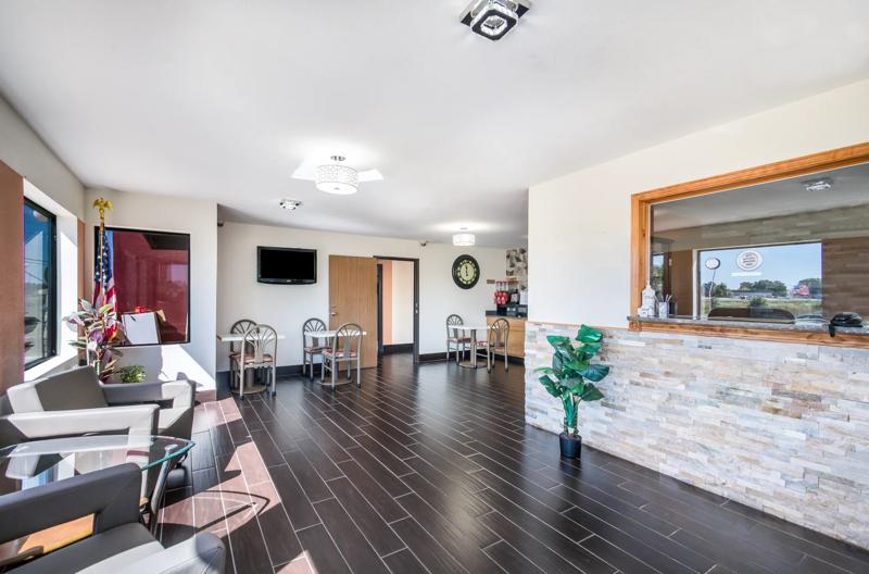 ABVI_HarrisonvilleMO_Lobby_Front Desk - 754F93F0-0457-4013-BD3203C111B32106