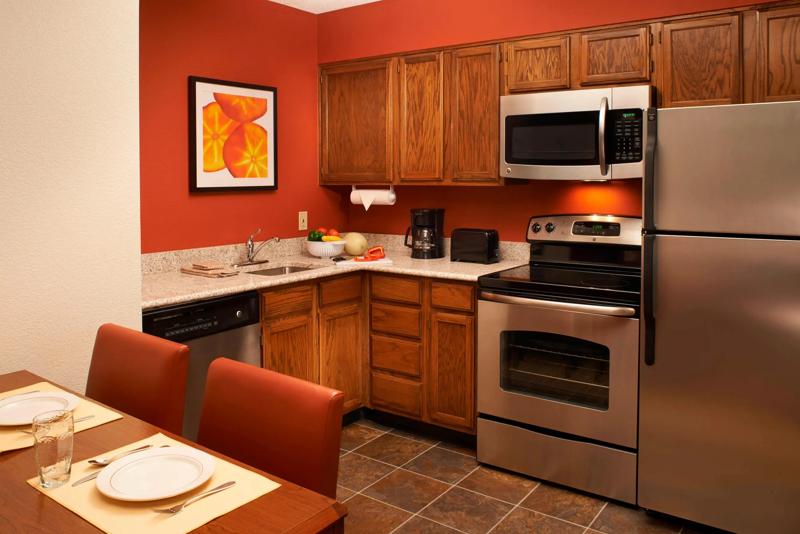 SES_ChicagoWaukeeganGurnee_GuestRoom_6 - 75AF3FB3-385F-4DB0-8F4BDEE747AEBA80