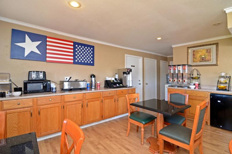 ABVI_Stephenville_TX1866_BreakfastArea1 - 75CD7454-E690-41C4-8FCF5831E76CED62