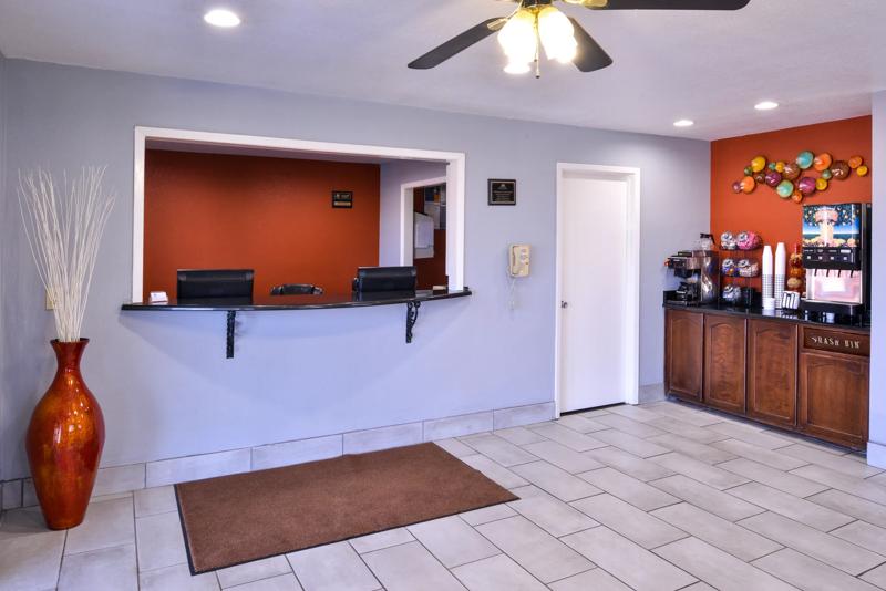 ABVI_BatesvilleMS_Lobby_Front Desk - 76480FF4-D454-4A59-8994178AF8267340