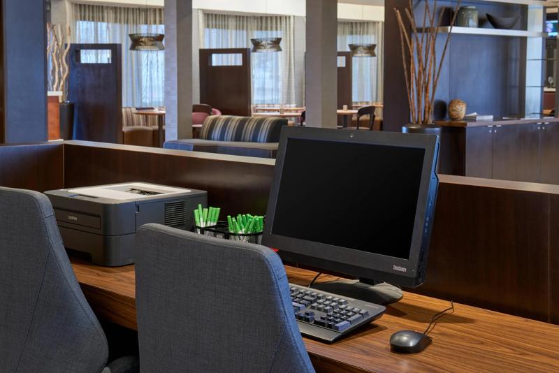SEL_IndianapolisCarmel_Amenity_BusinessCenter - 764857C7-98F8-4639-B13D12807052DD6C