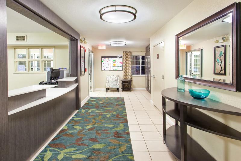 SIM_ClevelandNorthOlmsted_Lobby_Enterance - 767B5152-1639-40D0-8EC30C9C8C525D59