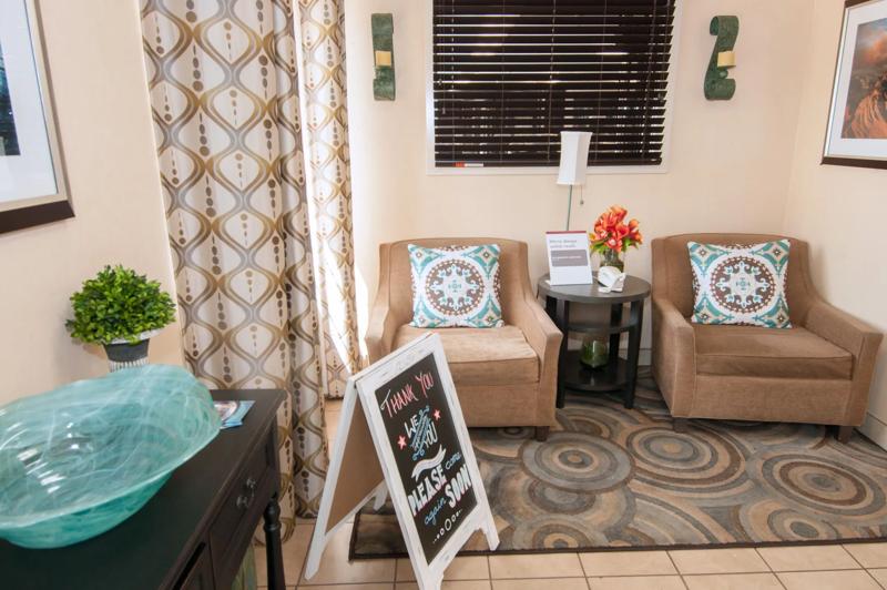SIM_Anaheim_Lobby_Seating - 7681E170-6B71-4868-9A48E828A3CC69E2