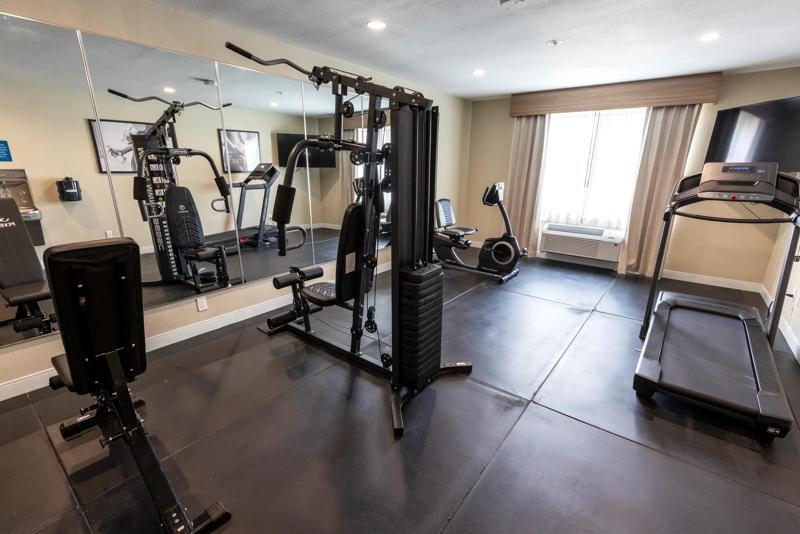 SES_LafayetteAirport_fitness center (1) - 768833EF-513B-4D07-B77AC97058BED09B