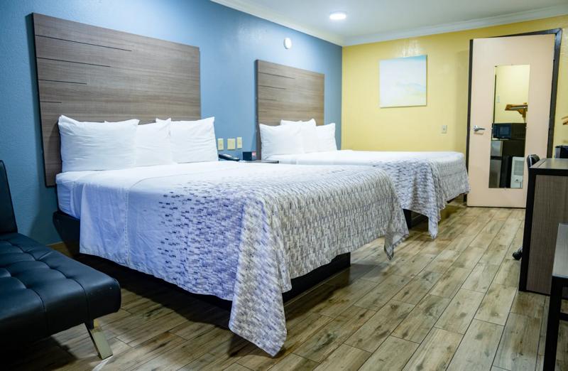 ABVI_FtMyersFL_GuestRooms_Two Queens_Beds - 77B29164-E280-4DFB-BA2BFBFB1E1132B0