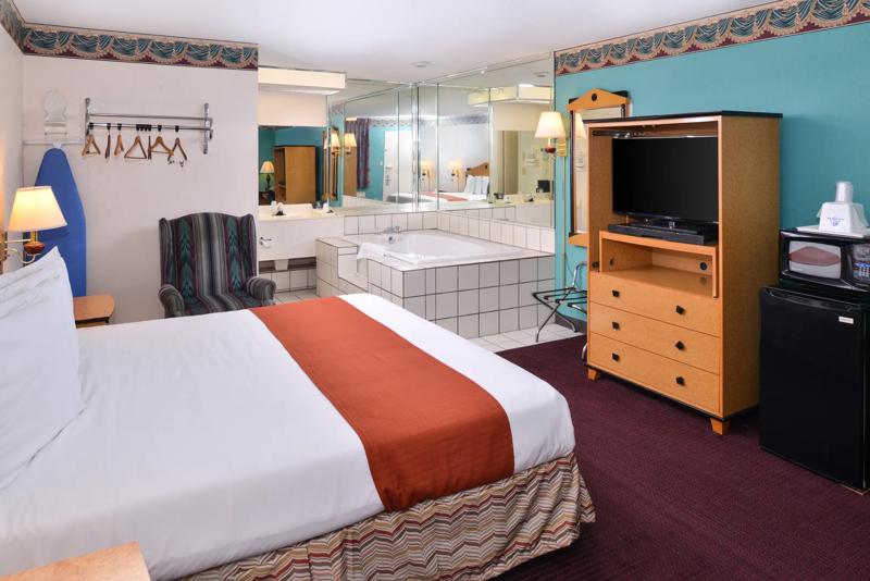 ABVI_WildersvilleTN_GuestRooms_King with Jacuzzi_Room Amenities - 77C5D58B-F248-4CF5-BAE94D1BF082048F