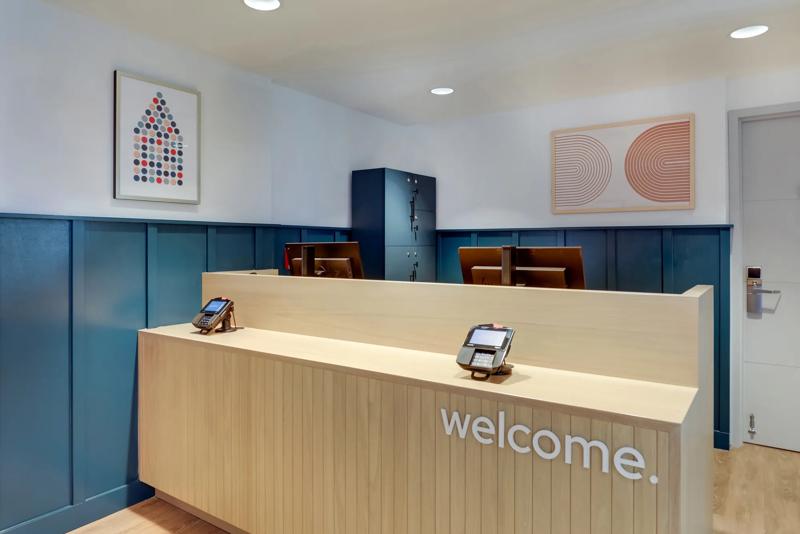SIM_MiamiAirportDoral_Lobby_Front Desk_Zoomed - 792B536F-D894-48C8-968ED63D1D173E64