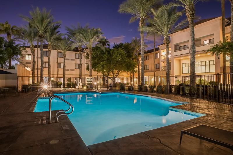 SEL_PhoenixChandler_Amenity_Pool_Twilight - 796C3E7A-104A-4F27-98F82B924AA679E6