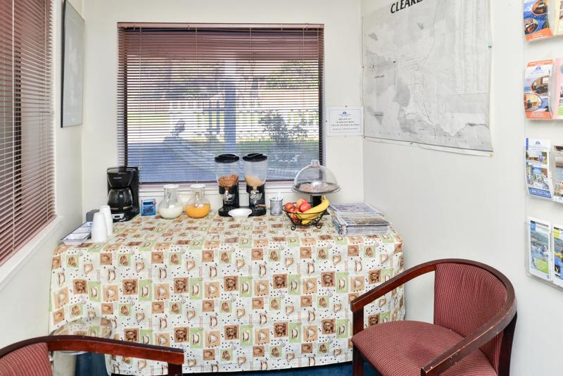 ABVI_ClearlakeWineCountryCA_Dining_Breakfast Area_Buffet - 797AE330-8019-4EA8-BE2332355F5898E3