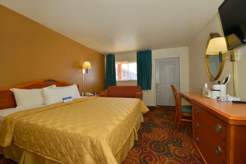 ABVI_SantaRosaNM_GuestRooms_King_Bed - 79CA316D-E03B-404B-AF3FBB09EAC4FD6C