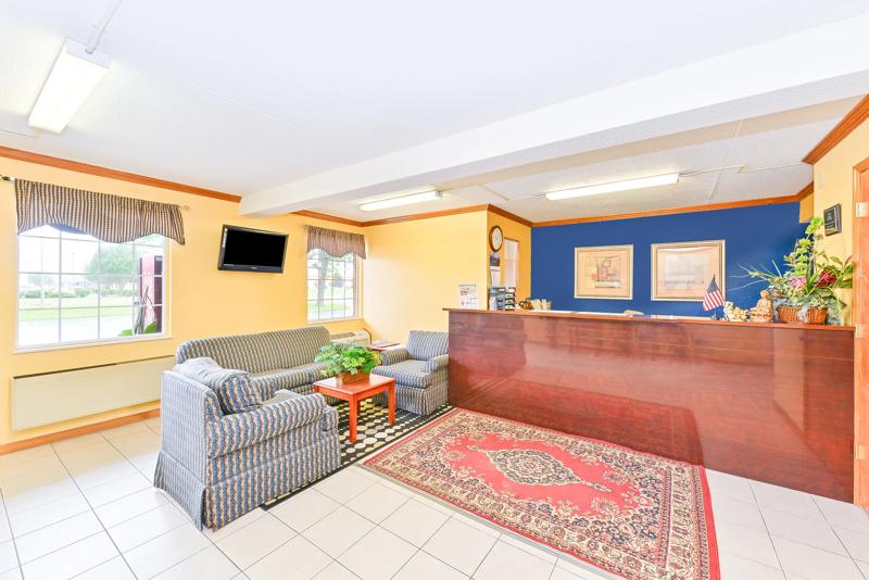 ABVI_MaumeeToledoOH_Lobby_Front Desk - 7AB94339-6733-4048-828D2CF317BF6B82