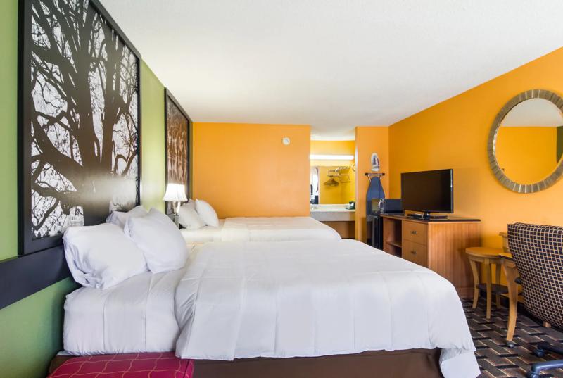 ABVI_DarienGA_GuestRooms_Two Queens_Room - 7B0176DD-C5BF-45DB-873649329A9D3534