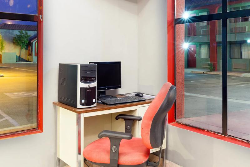 ABVI_BakersfieldCentralCA_Amenities_Business Center - 7B1F241C-3E90-481F-94A8A5D1E54F5F2D