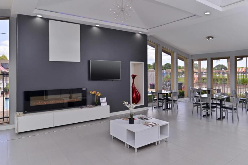 ABVI_ AngletonTX_Lobby_Fireplace - 7BD3517C-41E1-4088-BF29BD35F58E43DE