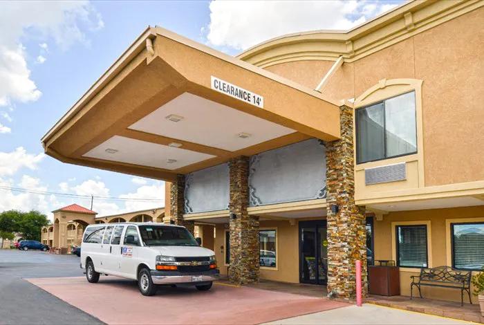 ABVI_NRGParkMedicalCenter_TX2306_Exterior-3 - 7C6EDBC5-A944-4DF8-8BE09E833B9F592F