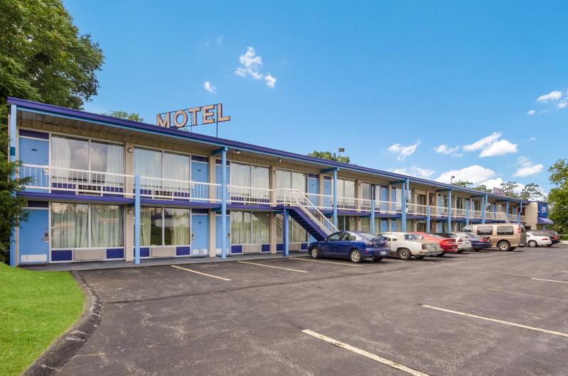 ABVI_WythevilleVA_Exterior_Parking - 7CA5AE1C-FDDE-451E-8880C855009DC7FD