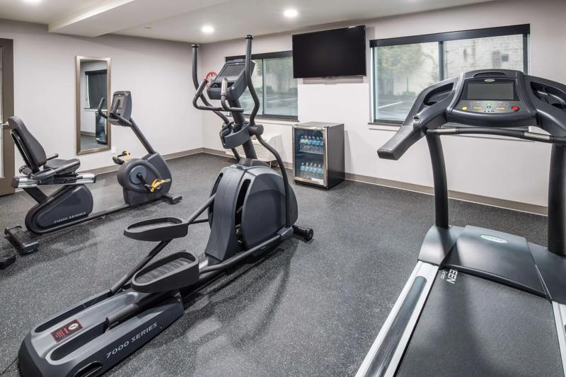 RLIS_Everett_Gym - 7D743225-3CD0-4A9C-BBBB5623662F6FB0