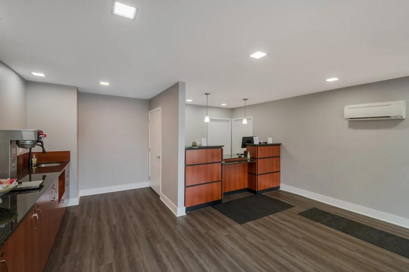ABVI_FarmingtonNY_Lobby_Front Desk_Angled - 7E26BC39-2B68-47D2-BD29D4B77D065A41