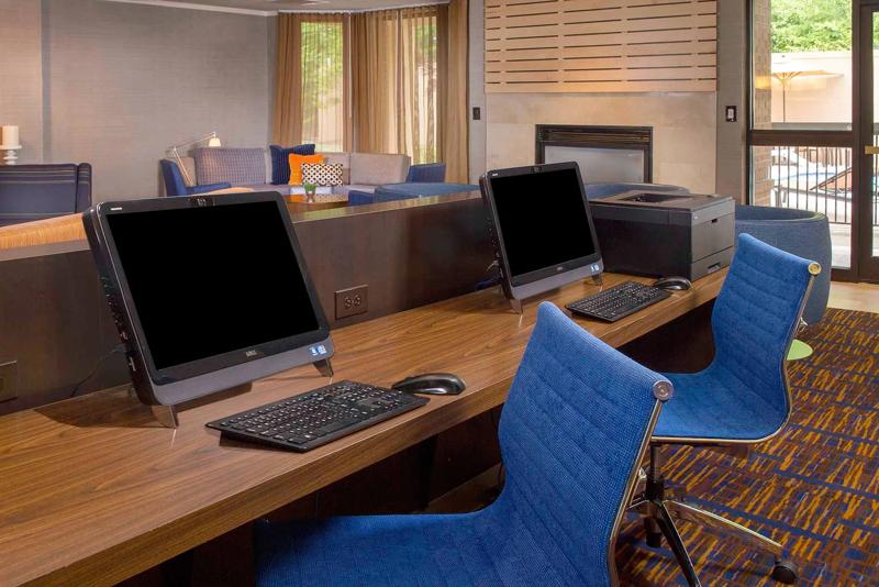 SEL_DurhamResearchTrianglePark_Amenity_BusinessCenter - 7E6068ED-7B5D-4754-9C85E05FEE00C949