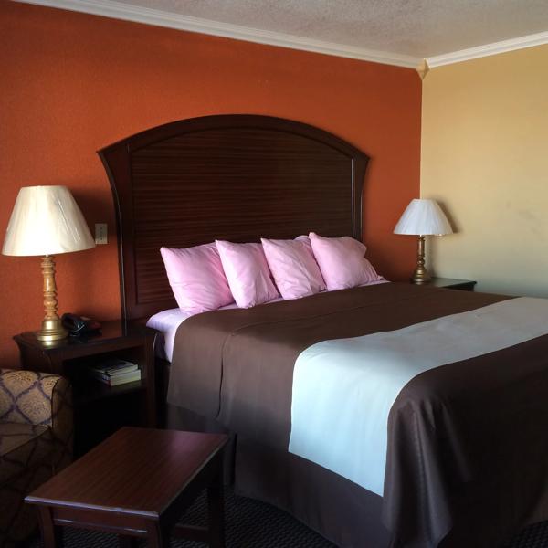 ABVI_Schulenburg_TX2105_OneKingBed2 - 7ED85686-8D85-4C31-A818E20A1A7C2557