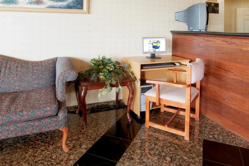 ABVI_WestmorlandCA_Amenities_Business Center - 7F66F418-2D02-4559-967C4DDC45A8D618