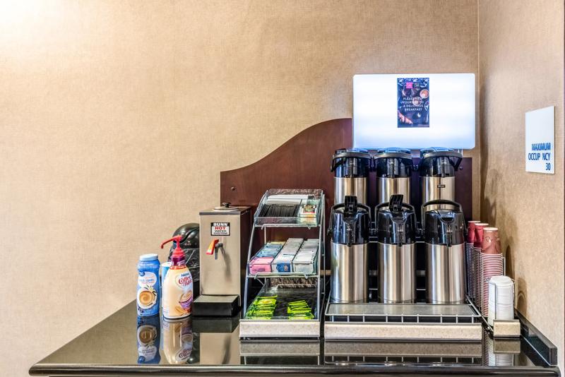 RLIS_Mineral Wells_Breakfast Area - 8184277B-549A-4EC0-911091E301EED67F