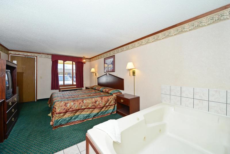 ABVI_WarrenDetroitMI_GuestRooms_King with Jacuzzi_Entry Side - 81979D1C-9315-469A-98C80AF7F1D1DFB2