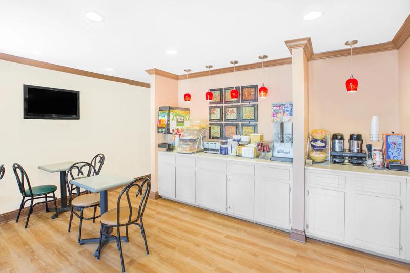 ABVI_KosciuskoMS_Dining_Breakfast Area_Seating - 81DB5D88-E50A-4B19-B0769585306C2F37