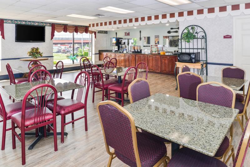 ABVI_GoodlettsvilleNashvilleNTN_Dining_Breakfast Area_Seating - 822E2754-3A19-455D-B67CEFD6F086057D