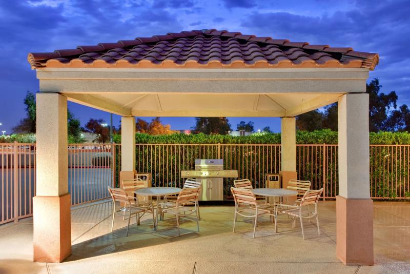 SIM_PhoenixTempe_Exterior_Patio - 824DA17D-2CFB-43D6-BBECFA9F274F9F46