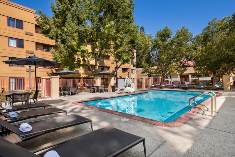 SEL_SanJoseAirport_Amenity_OutdoorPool - 82828341-1D83-4370-A5798556DE32E52D