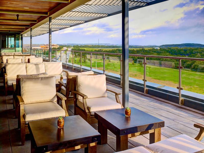 SHR_BeeCaveAustin_Dining_Meridian98_Roofdeck