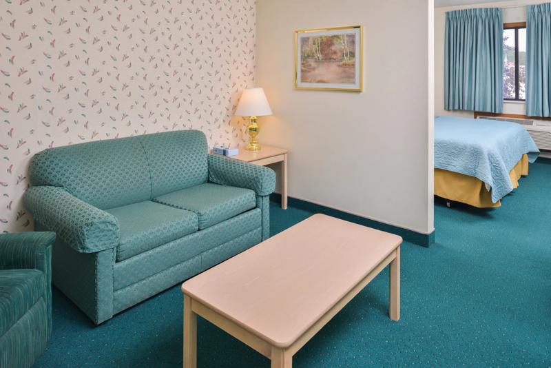 ABVI_BlufftonIN_GuestRooms_Suite_Seating - 83EC2E1C-16AB-4AC4-8FCD99740D74AC70