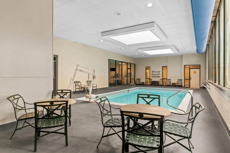 RLH_Cheyenne_Pool & tables - 842FC854-C39F-4D19-A627F52497D5089B