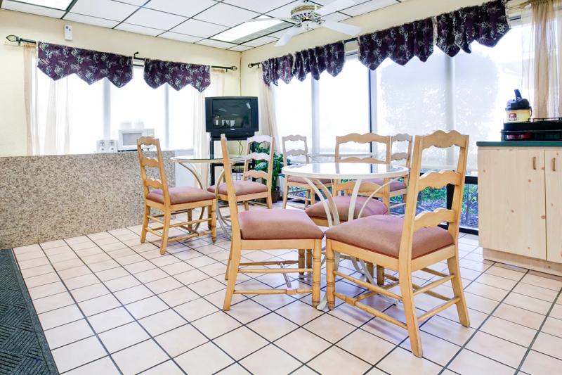 ABVI_Florida TurnpikeFL_Dining_Breakfast Area_Seating - 84B44C99-A6EB-4A4E-938677FE895676E9