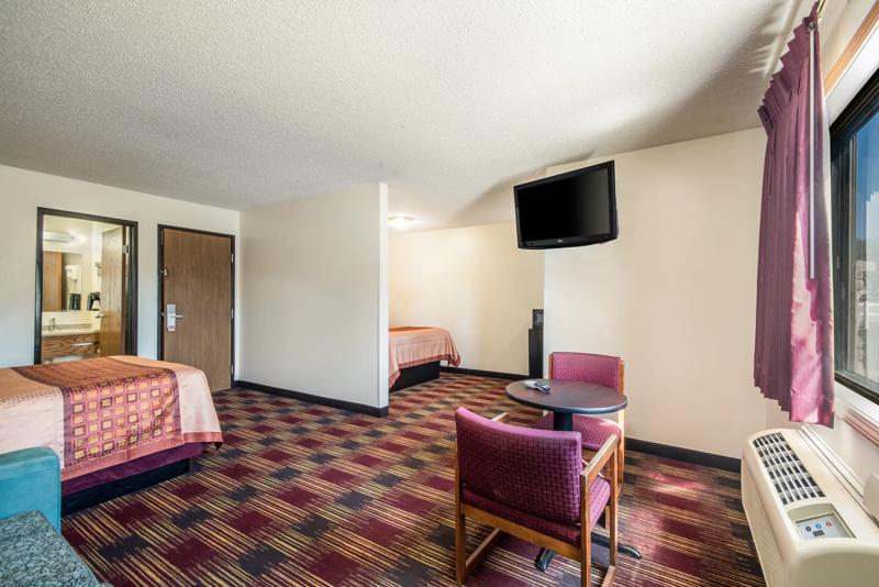 ABVI_HarrisonvilleMO_GuestRooms_Two Queens Suite_Room Amenities - 858D2785-FE20-4E43-A23F9F8128EE681B