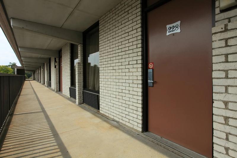 ABVI_NorthCapitalNC_Exterior_Corridors - 85915325-C6F7-4ED4-BD30D84DE2587277