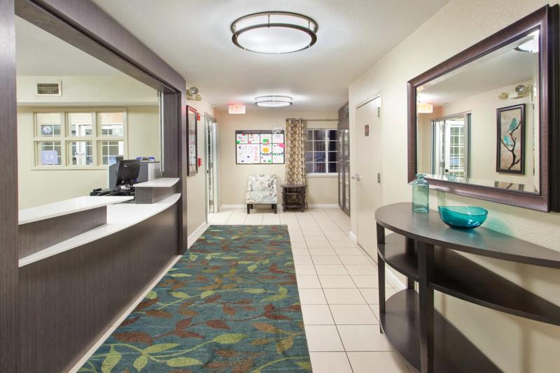 SIM_BirminghamHoover_Lobby_Front Desk - 85A35712-C09F-4C48-8B6576950FCD0A5A