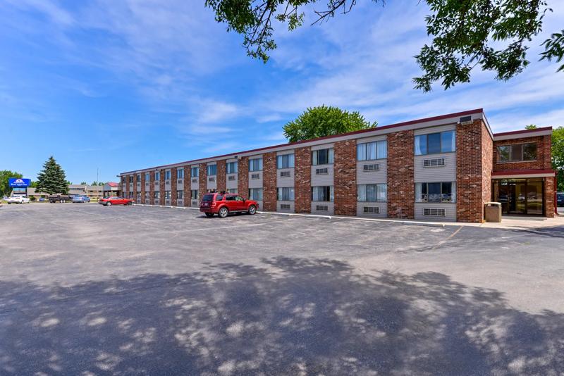 ABVI_ClearlakeIA_Exterior_Side - 86EC1052-4E17-4F85-99592DAA77986429