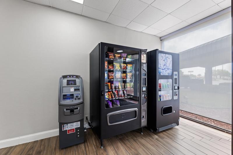 ABVI_FtWorthHurstTX_Amenities_Vending - 88065BB9-1F81-4BE4-A174DE3508F6290E