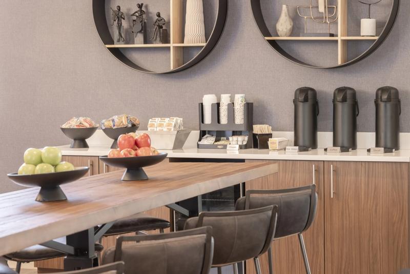 MOD_TheMidtownHotel_Breakfast_area - 88812F77-58B1-45DC-B8444DFE181EB898
