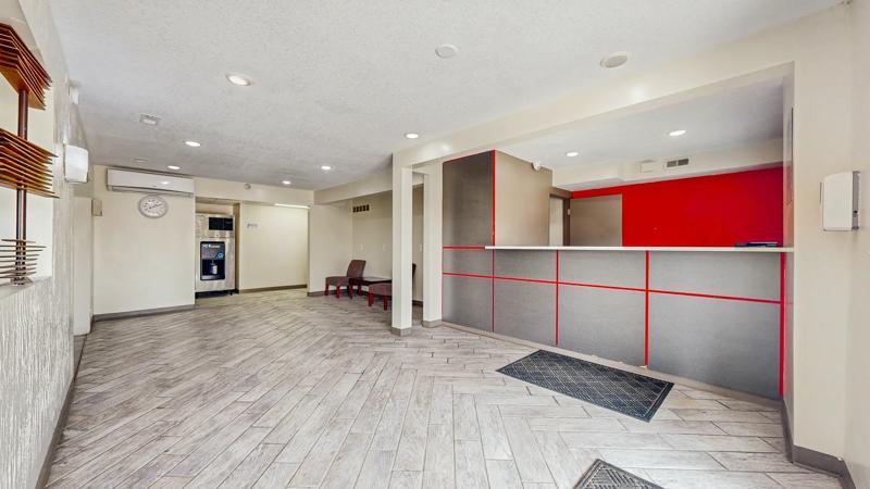 RLIS_Olathe_Front Desk - 888C4315-C807-48F6-92E4430417FBEAB2