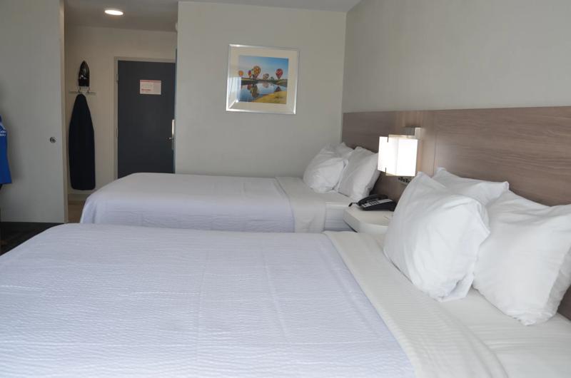 ABVI_FoleyGolfShoresAL_GuestRooms_Two Queens_Side View - 8971597C-B30F-42BC-9189EC736D79F287
